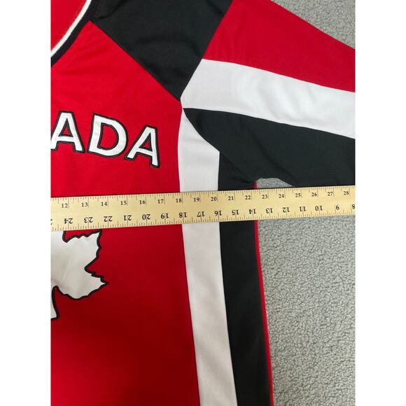 Due North Canada large Red Embroidered Athletic Hockey Jersey - Picture 5 of 7